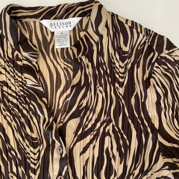 SOLD ON DEPOP Vintage Sheer Zebra Pattern Button Up Textured Blouse - Picture 6 of 9